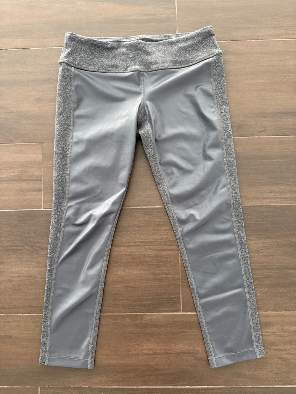 Splits 59 Womenâs Gray Performance Cropped Leggings with Front Paneling